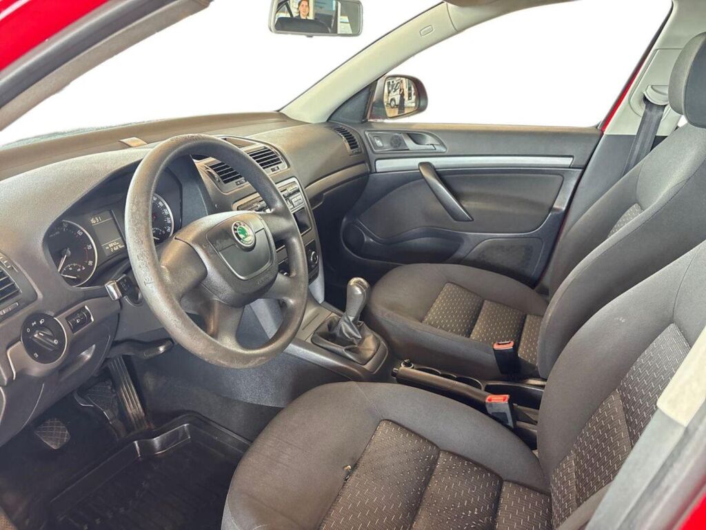 Skoda Octavia 2011 Punainen