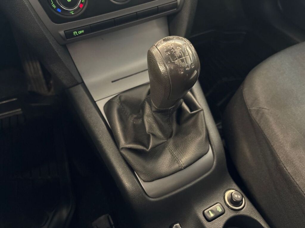Skoda Octavia 2011 Punainen