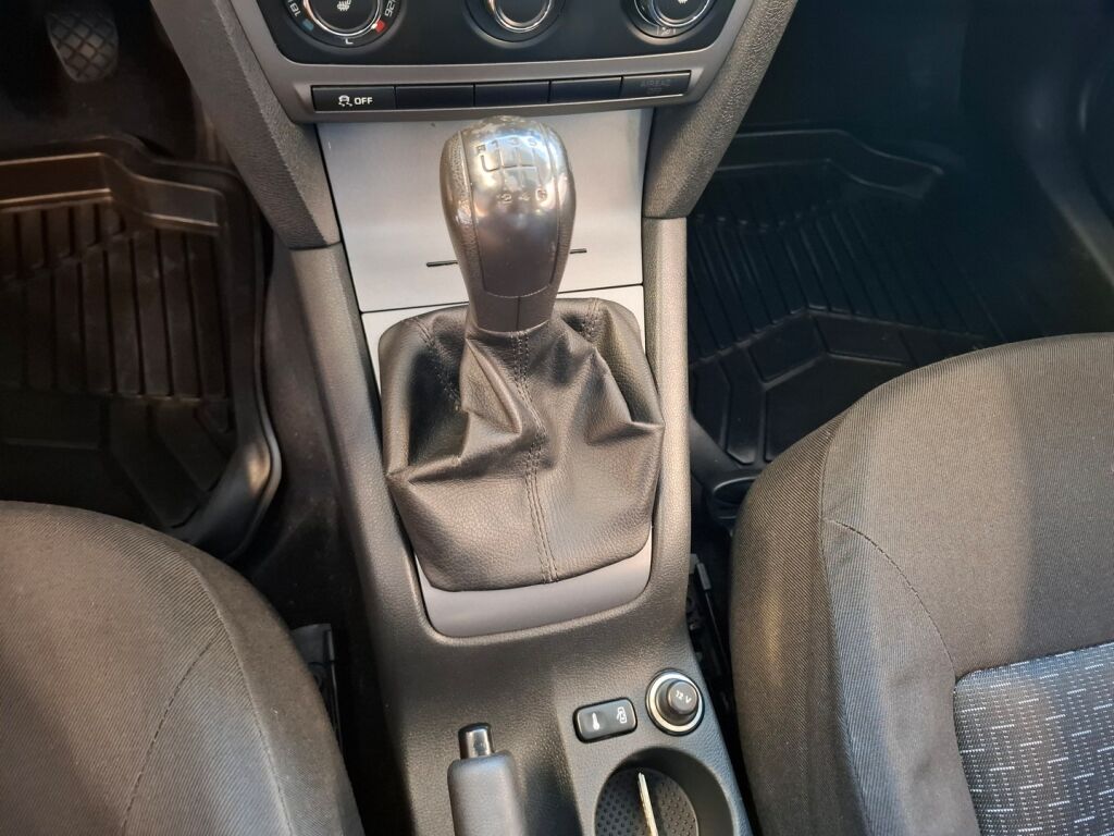 Skoda Octavia 2011 Punainen
