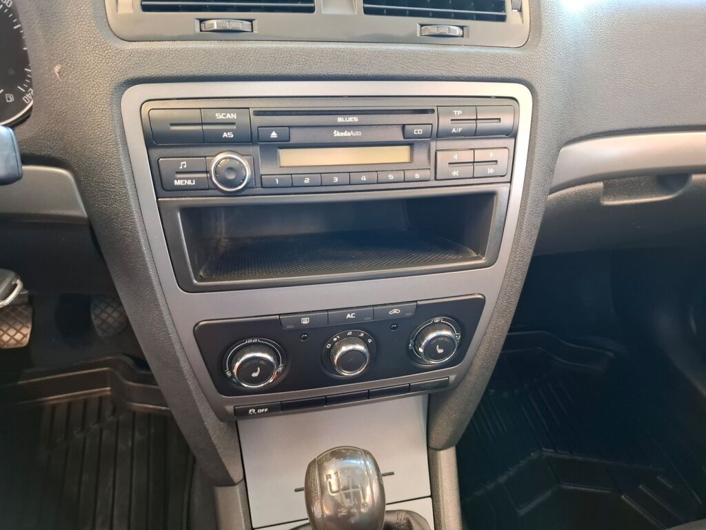 Skoda Octavia 2011 Punainen