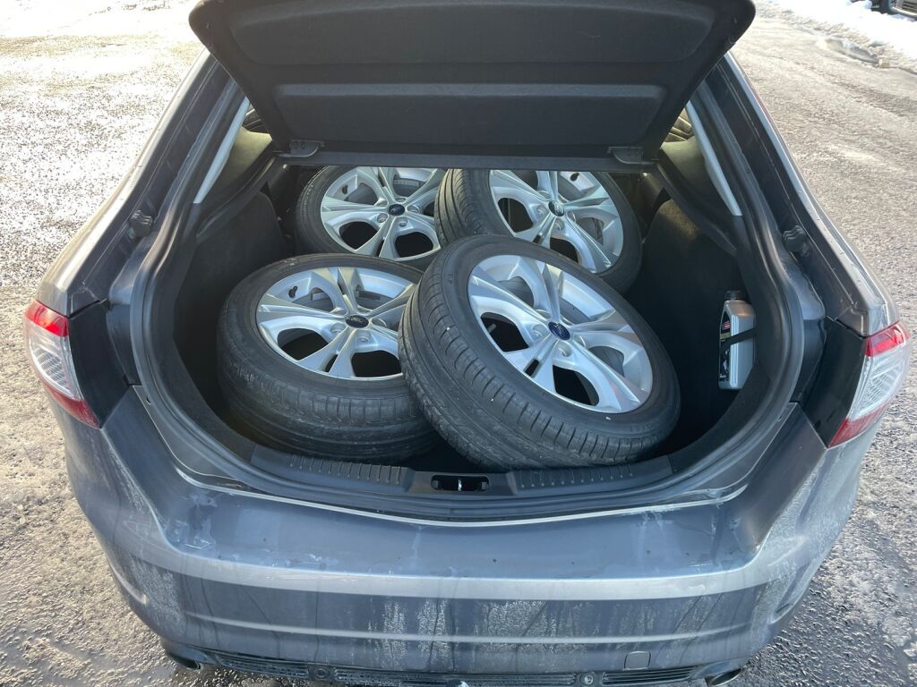 Ford Mondeo 2011 Ruskea (beige)