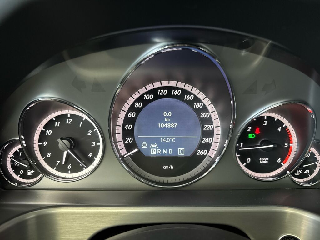 Mercedes-Benz E 2010 Harmaa