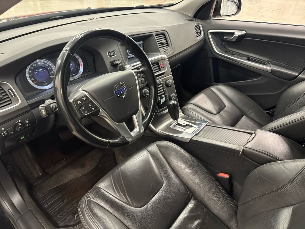 Volvo V60 2011 Musta