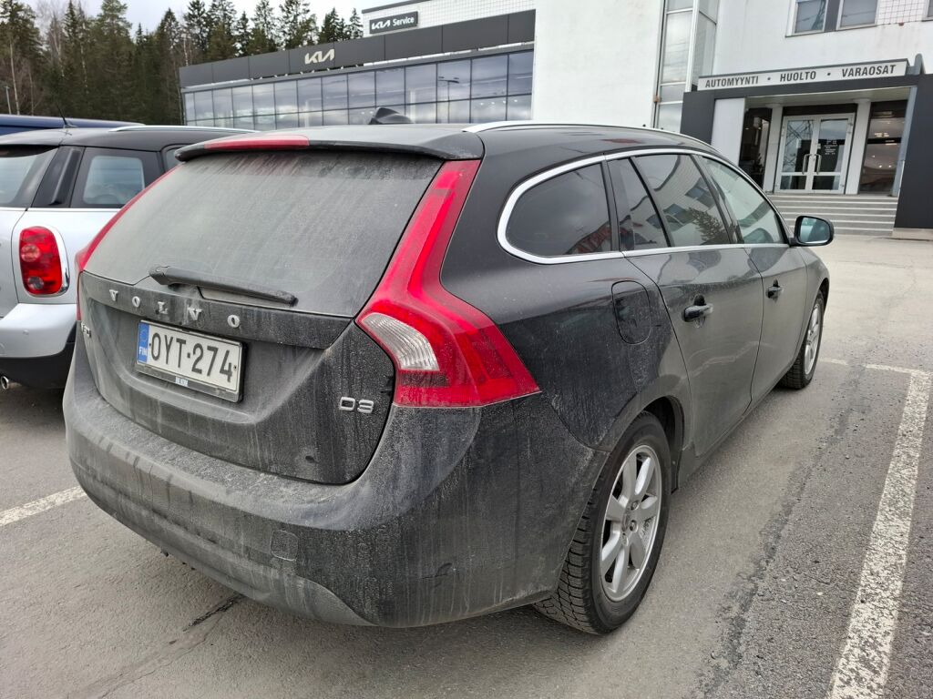 Volvo V60 2011 Musta