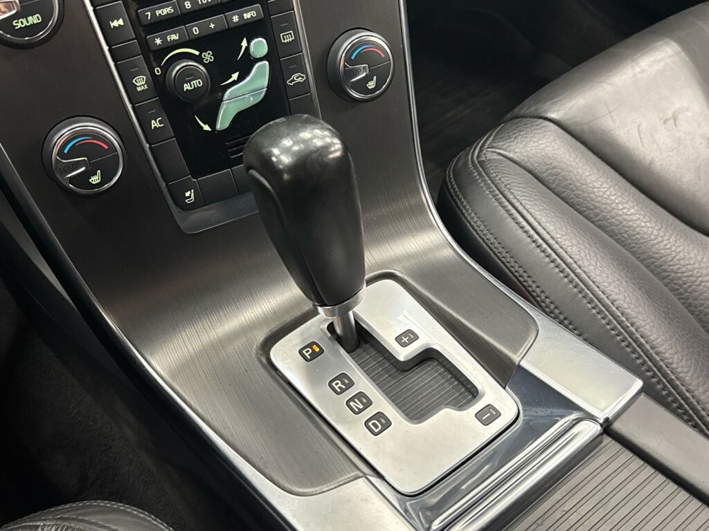 Volvo V60 2011 Musta