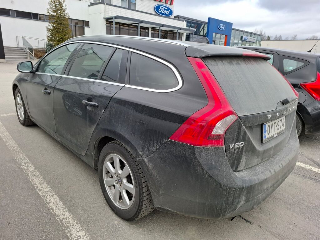 Volvo V60 2011 Musta