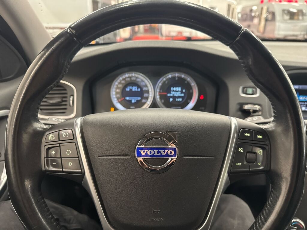 Volvo V60 2011 Musta
