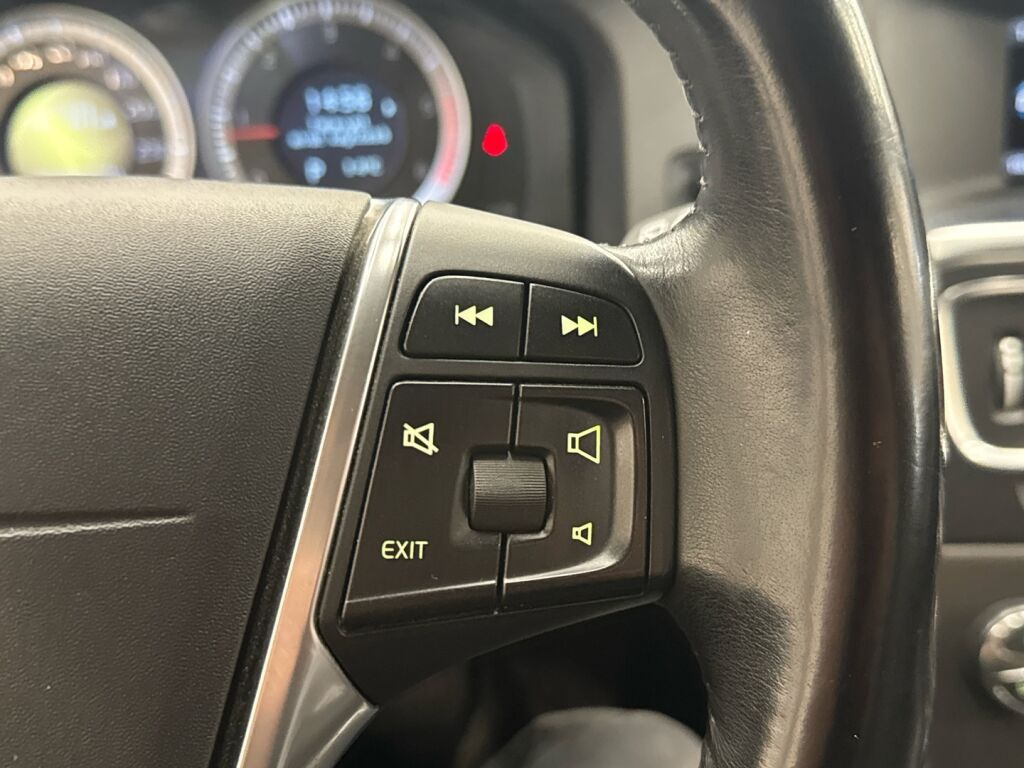 Volvo V60 2011 Musta
