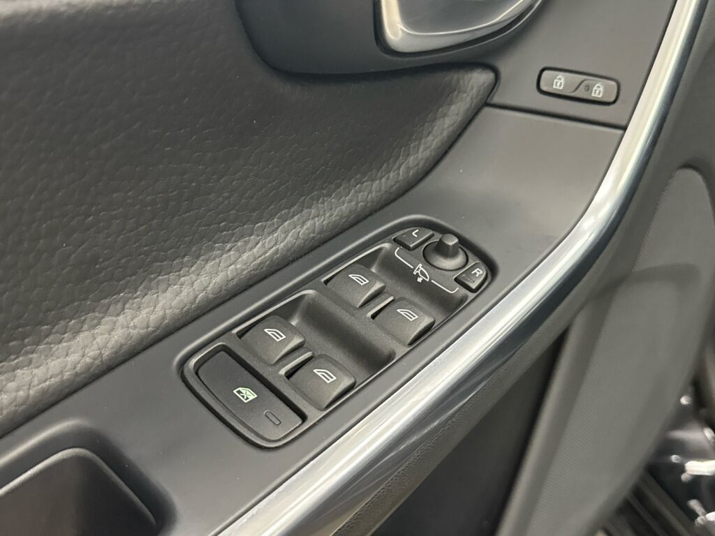 Volvo V60 2011 Musta