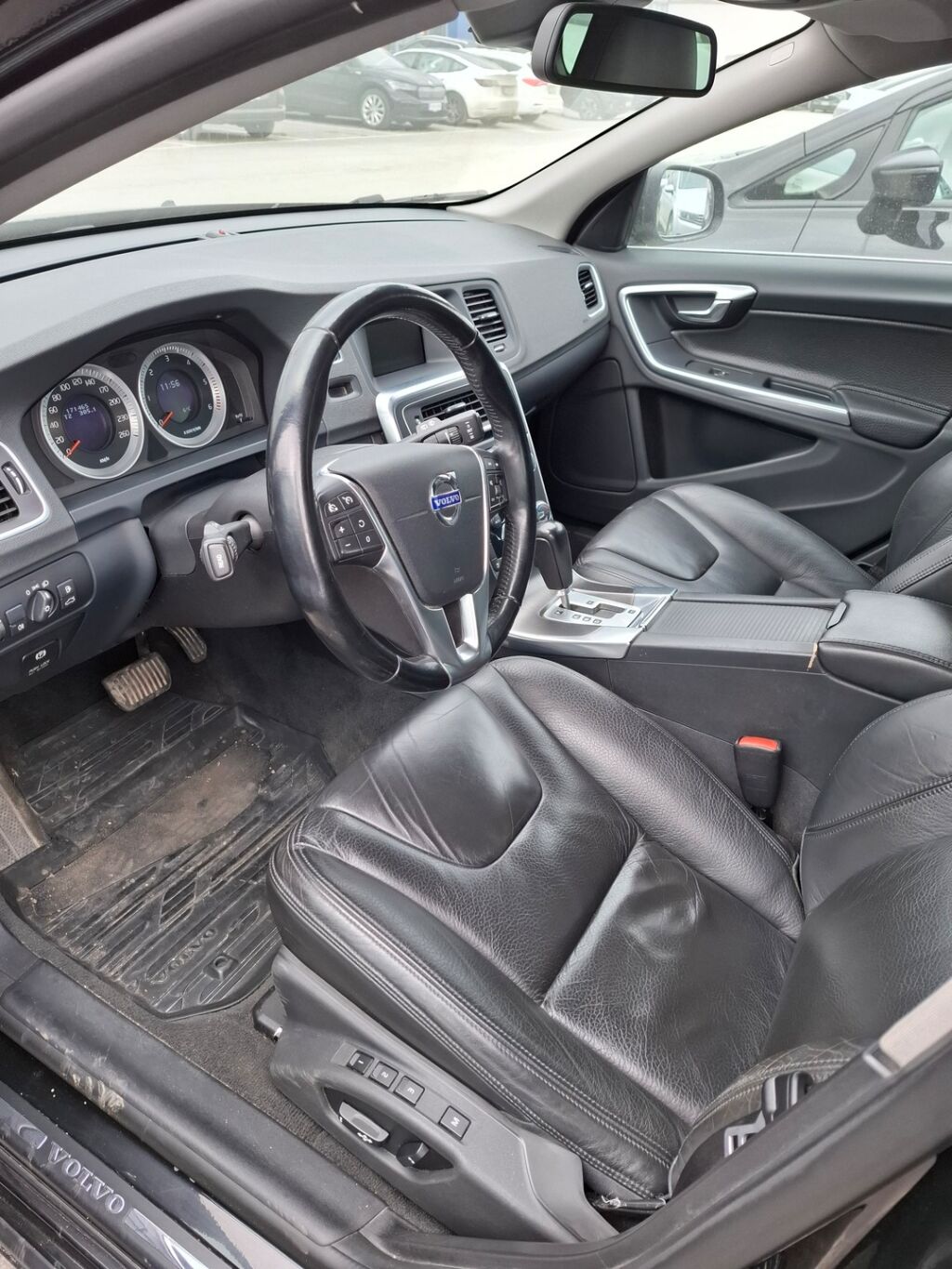 Volvo V60 2011 Musta