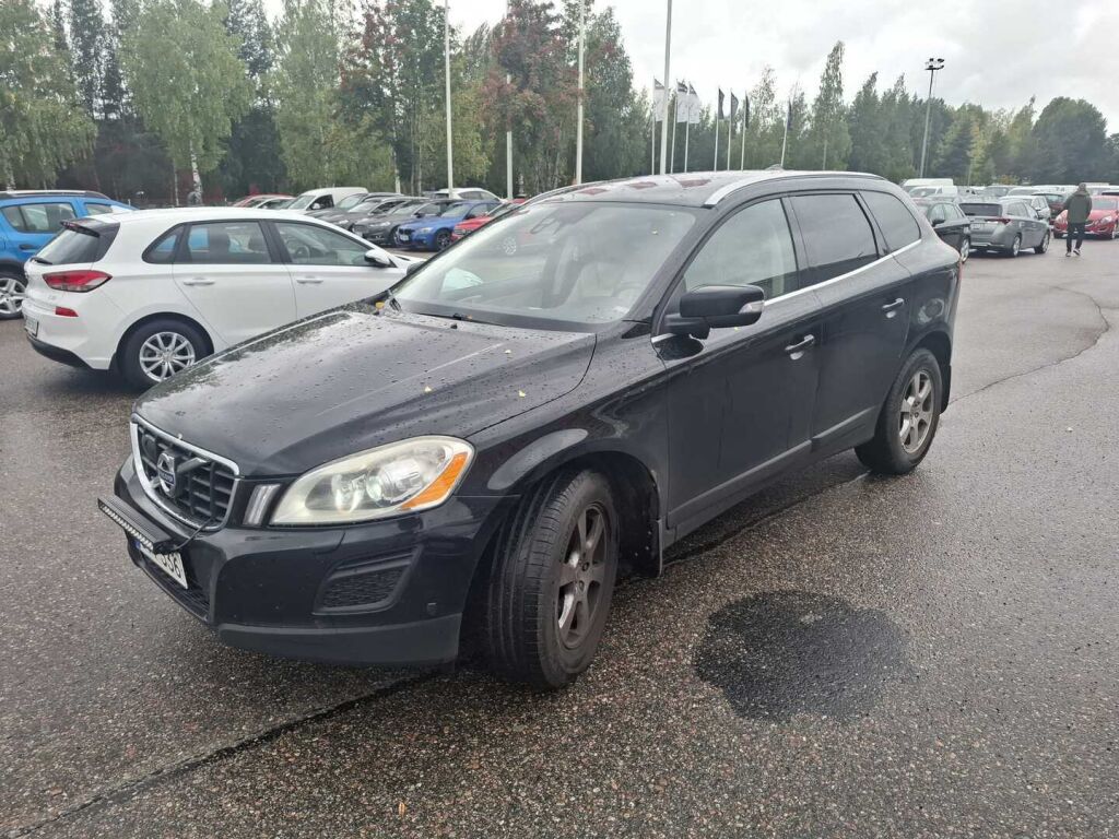 Volvo XC60 2011 Musta