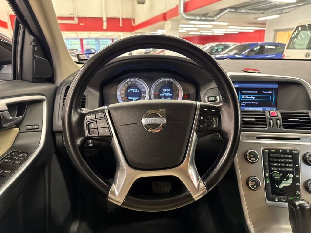 Volvo XC60 2011 Musta