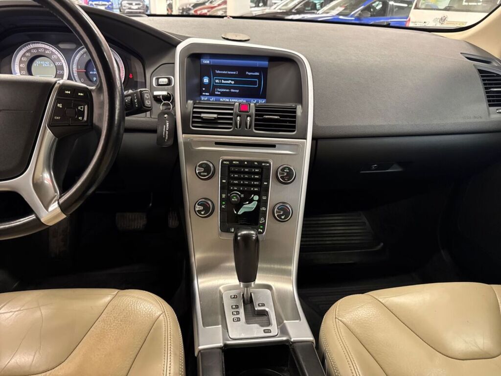 Volvo XC60 2011 Musta