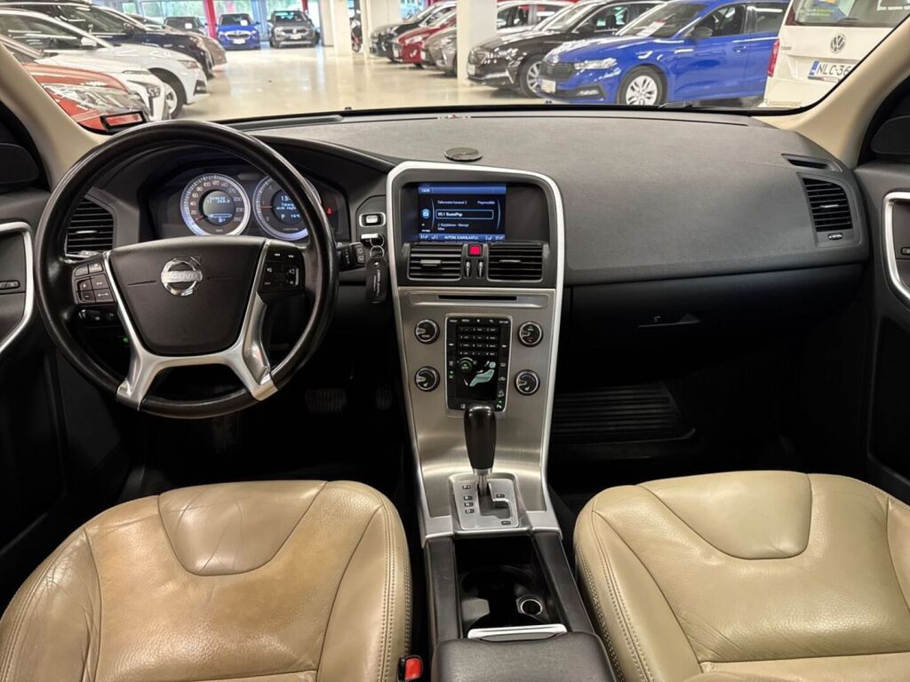 Volvo XC60 2011 Musta