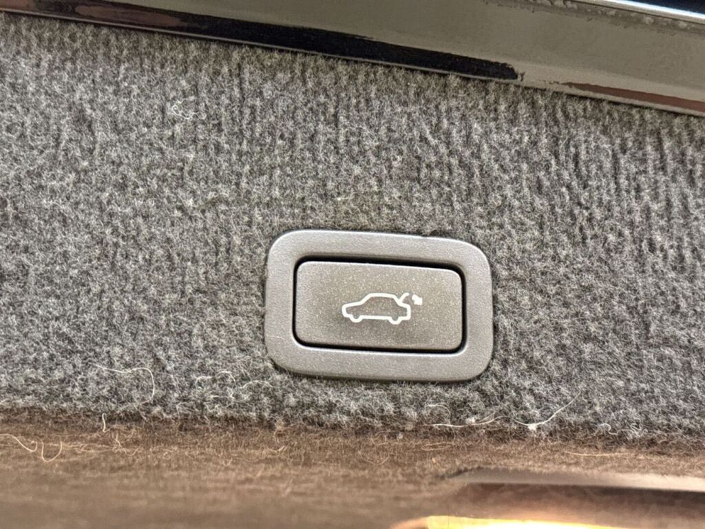 Volvo XC60 2011 Musta