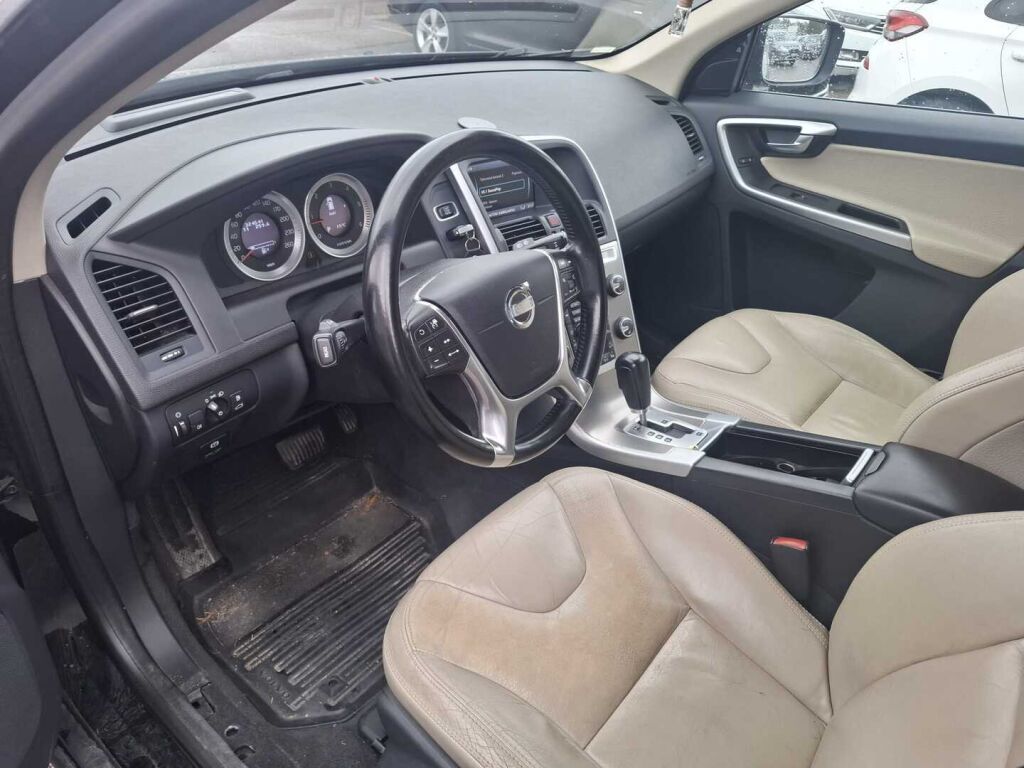 Volvo XC60 2011 Musta