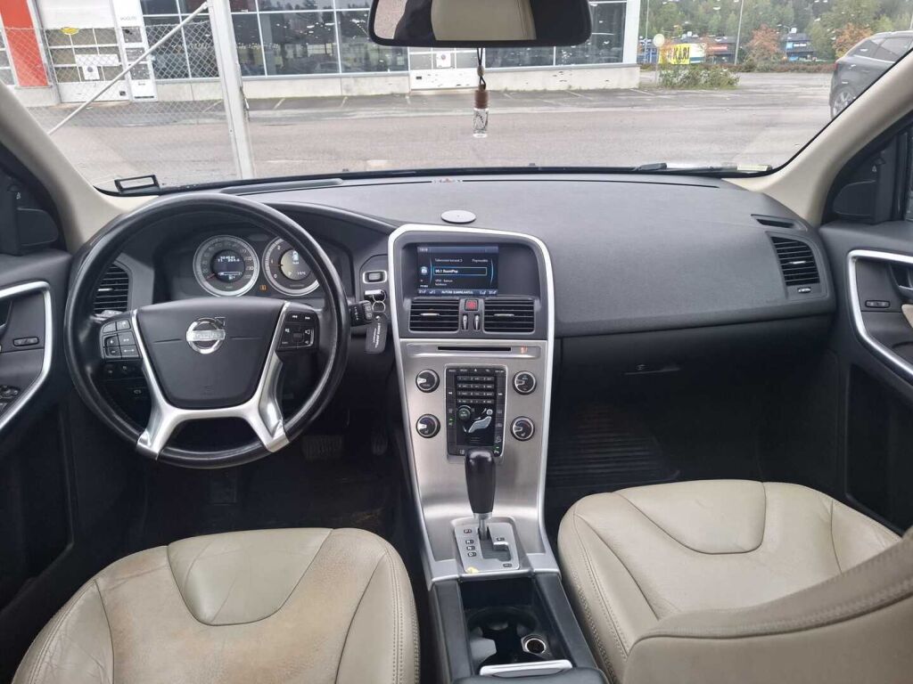 Volvo XC60 2011 Musta
