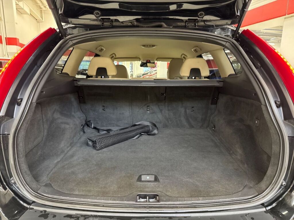Volvo XC60 2011 Musta