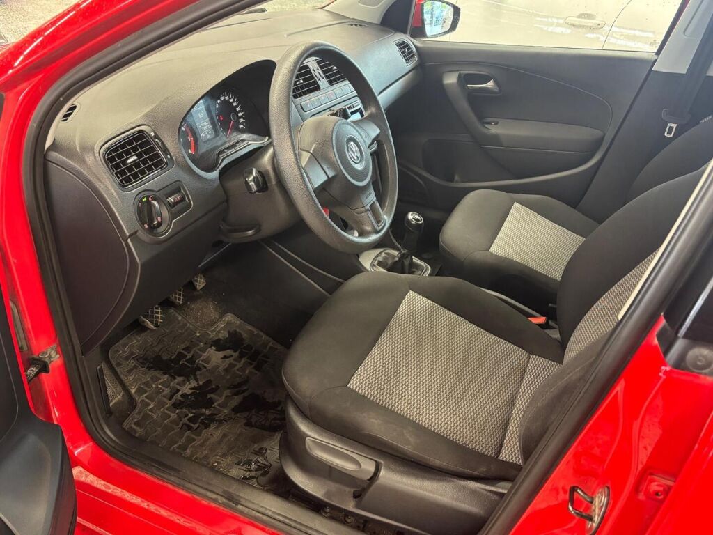 Volkswagen Polo 2011 Punainen