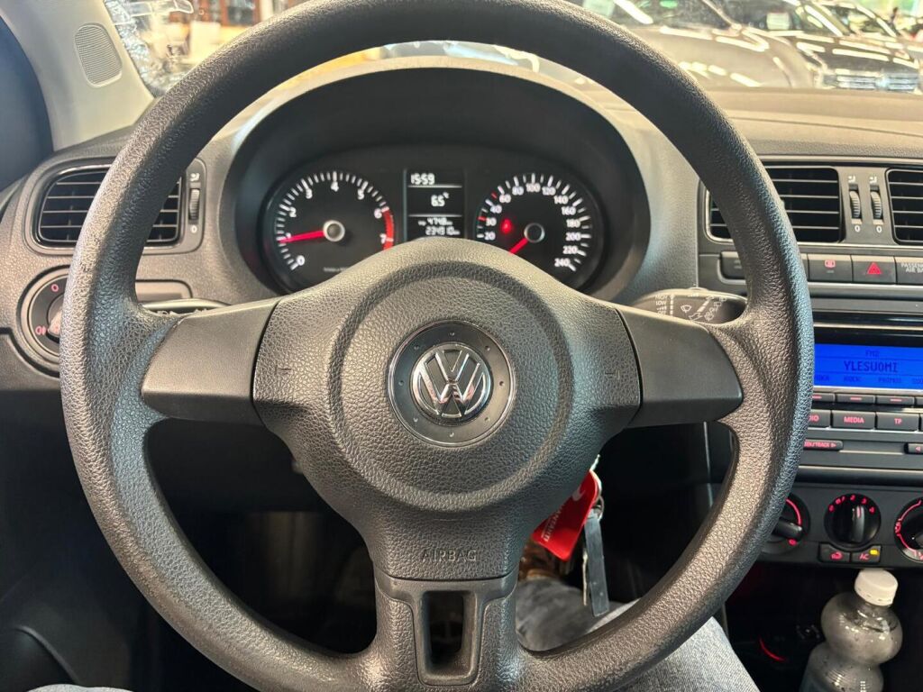 Volkswagen Polo 2011 Punainen