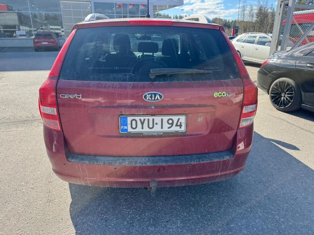 Kia Ceed 2011 Punainen