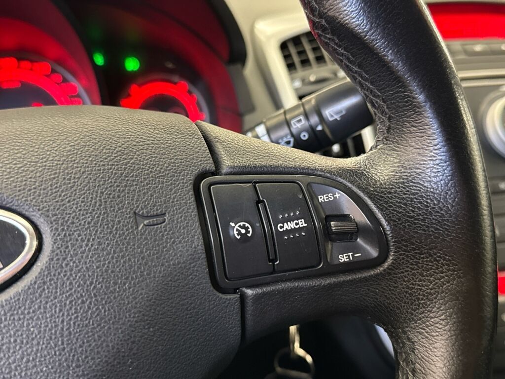 Kia Ceed 2011 Punainen