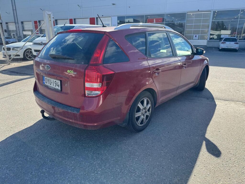 Kia Ceed 2011 Punainen