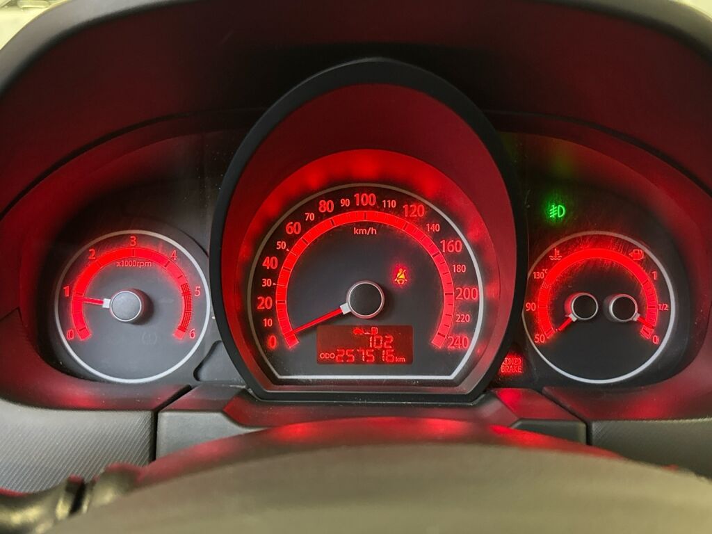 Kia Ceed 2011 Punainen