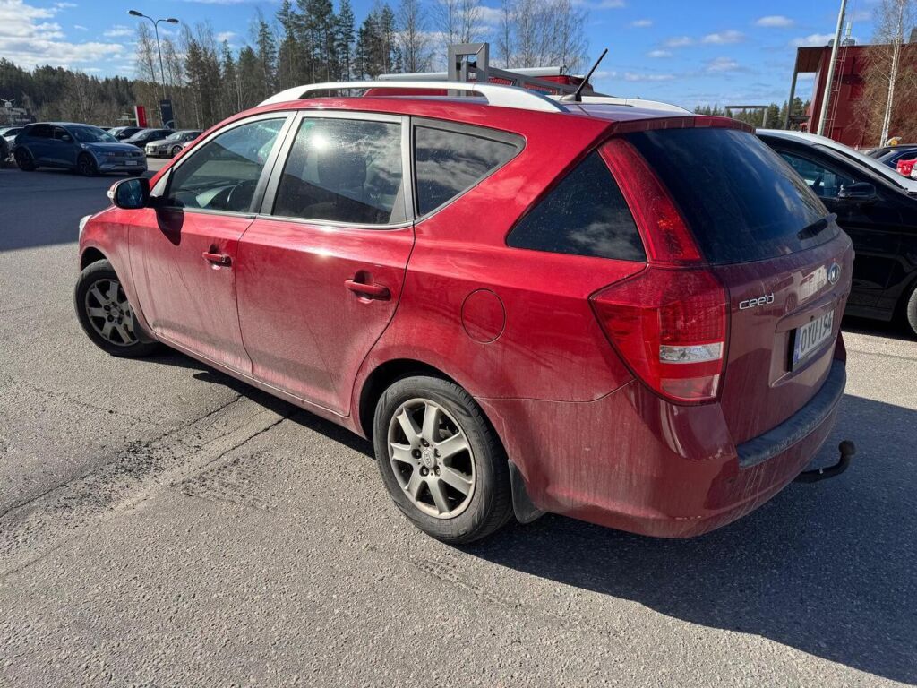 Kia Ceed 2011 Punainen