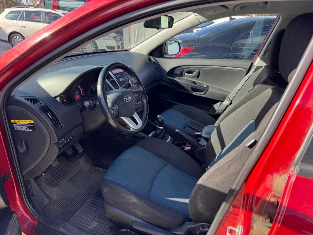 Kia Ceed 2011 Punainen