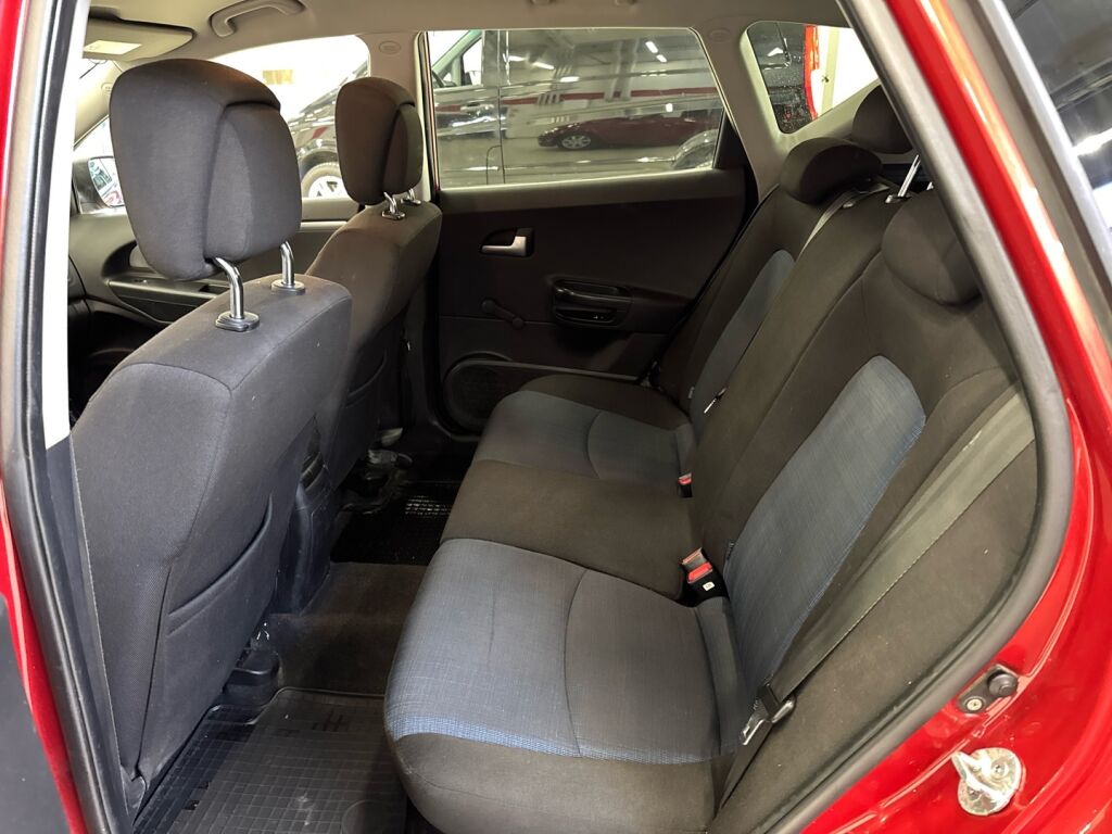 Kia Ceed 2011 Punainen