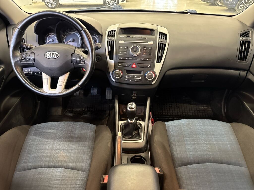 Kia Ceed 2011 Punainen