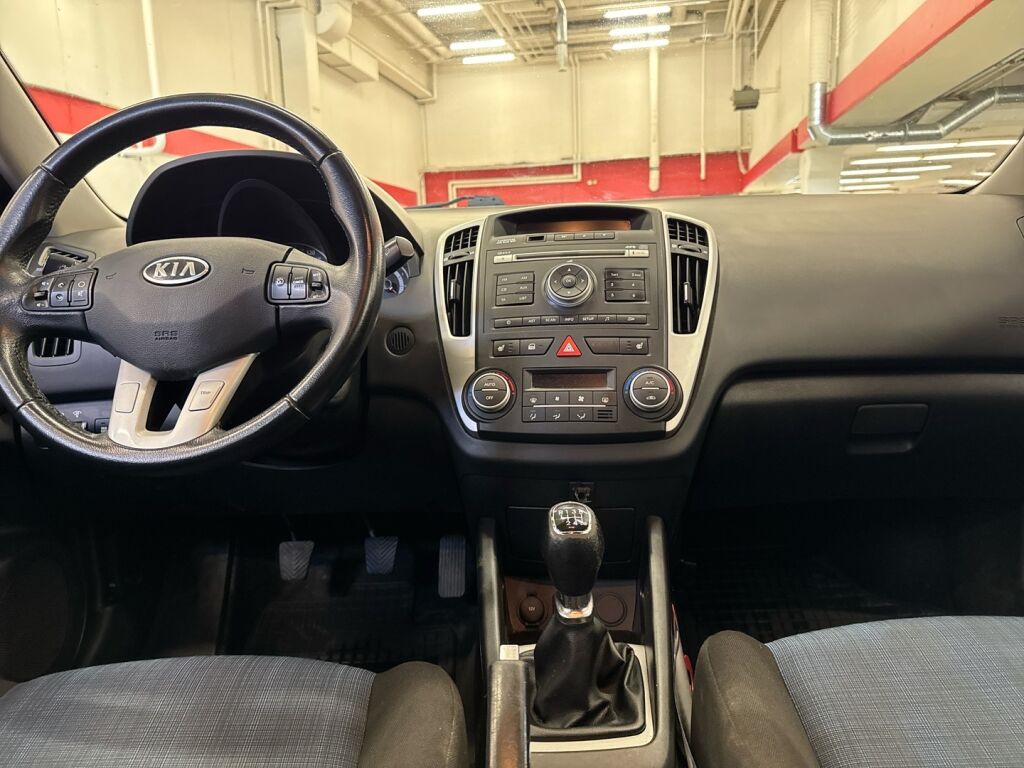 Kia Ceed 2011 Punainen