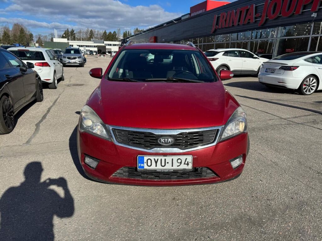 Kia Ceed 2011 Punainen