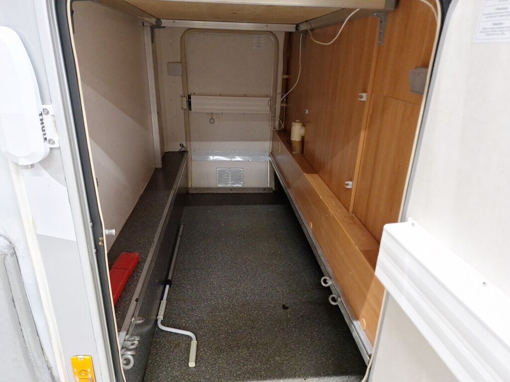 Hymer B 524 2005 Harmaa