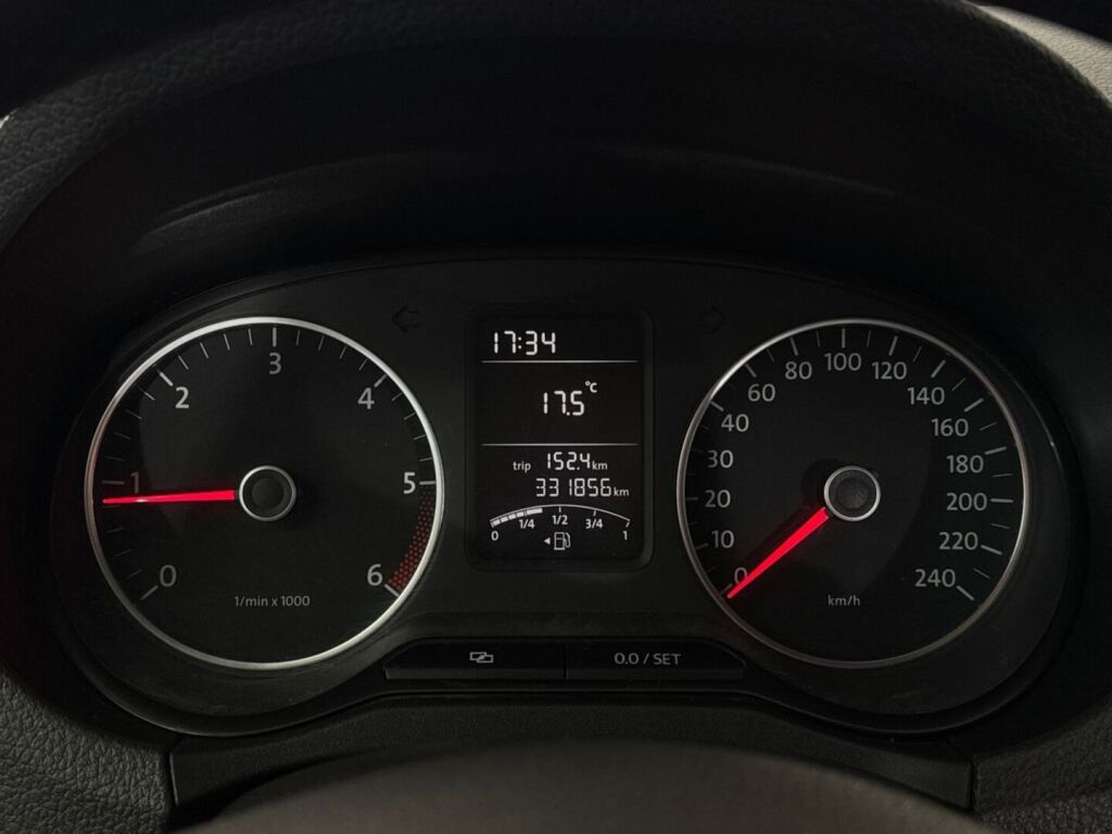 Volkswagen Amarok 2011 Musta