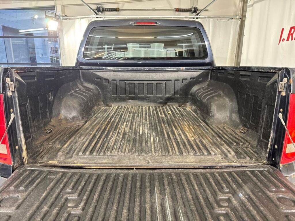Volkswagen Amarok 2011 Musta