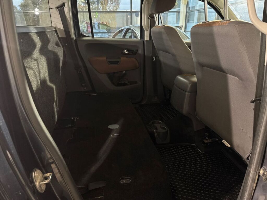 Volkswagen Amarok 2011 Musta