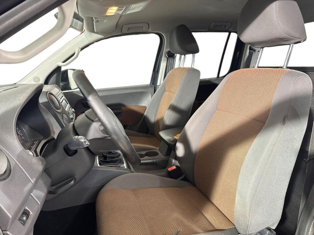 Volkswagen Amarok 2011 Musta