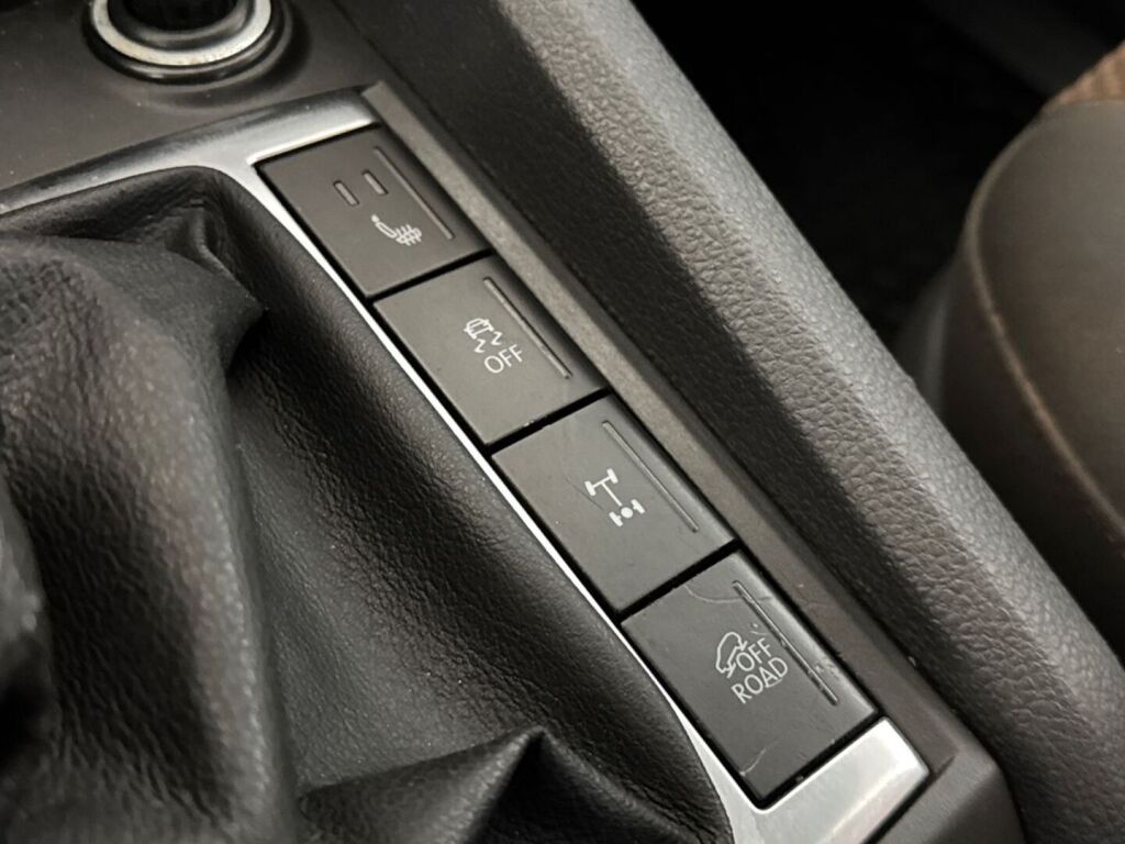 Volkswagen Amarok 2011 Musta