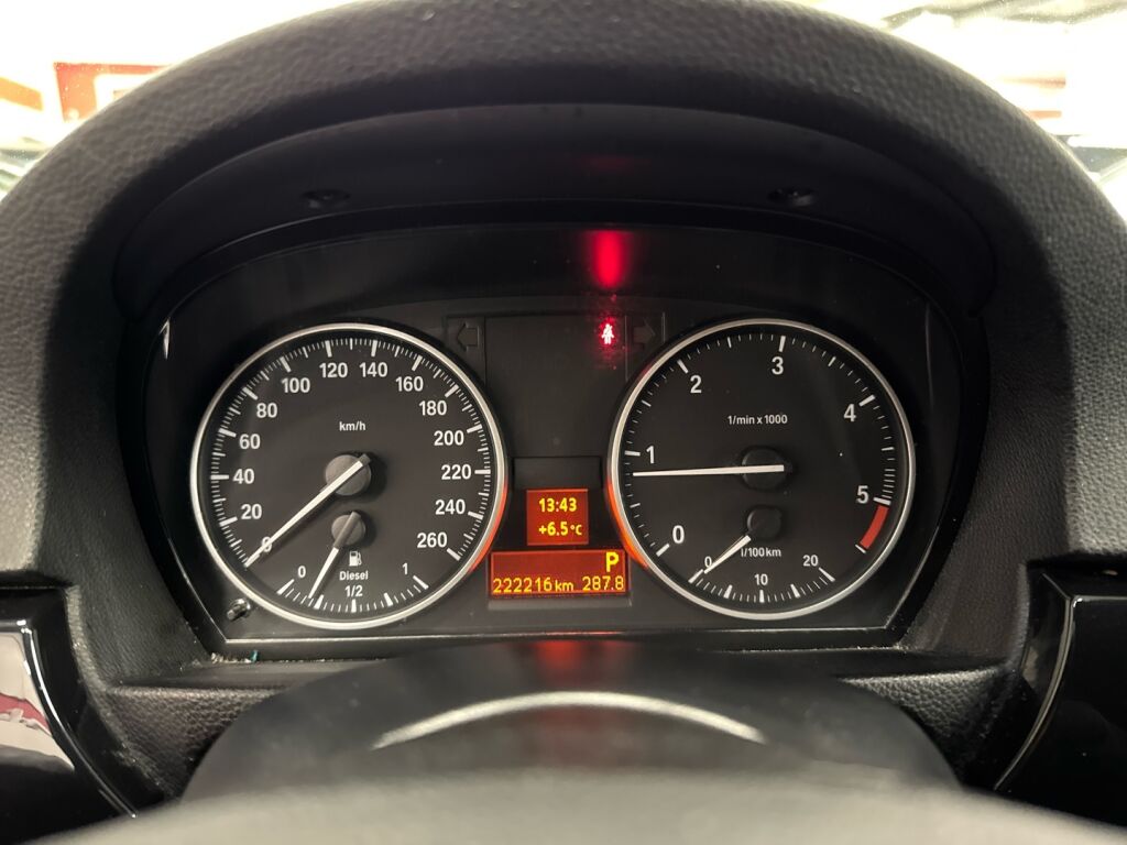 BMW 318 2011 Valkoinen