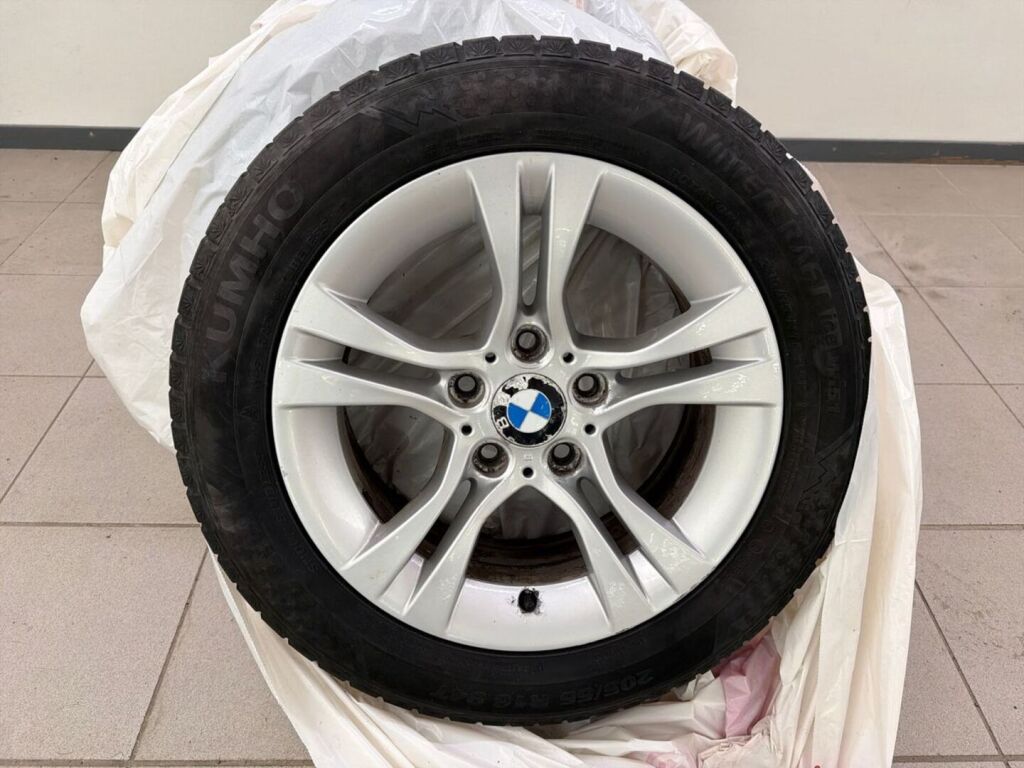 BMW 318 2011 Valkoinen