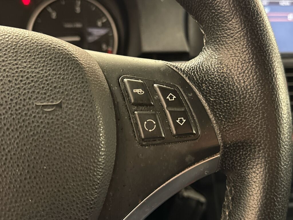 BMW 318 2011 Valkoinen