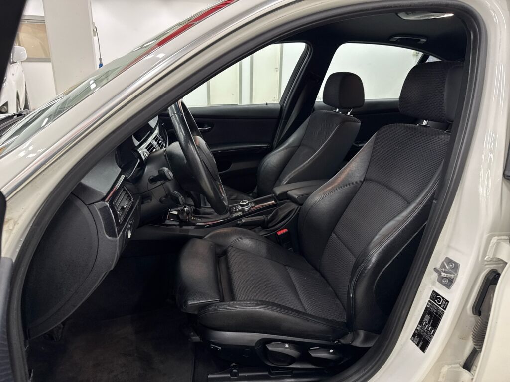 BMW 318 2011 Valkoinen