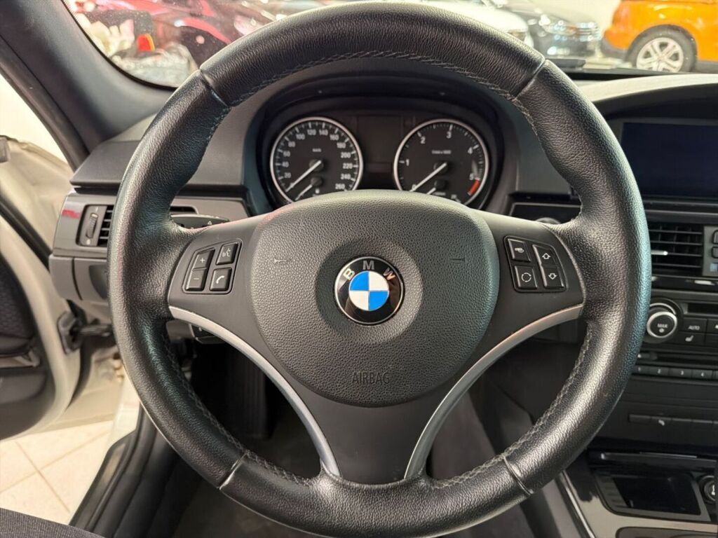 BMW 318 2011 Valkoinen