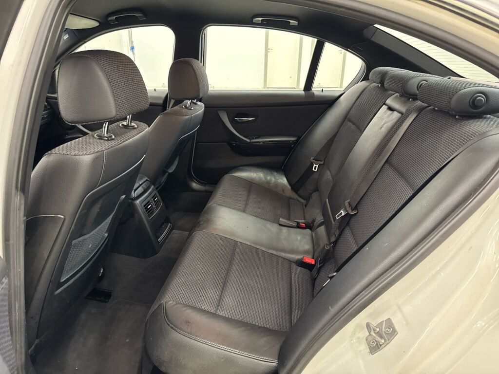 BMW 318 2011 Valkoinen