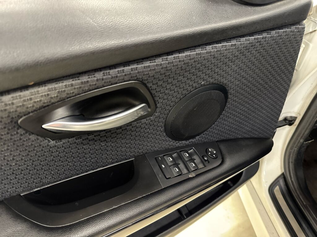 BMW 318 2011 Valkoinen