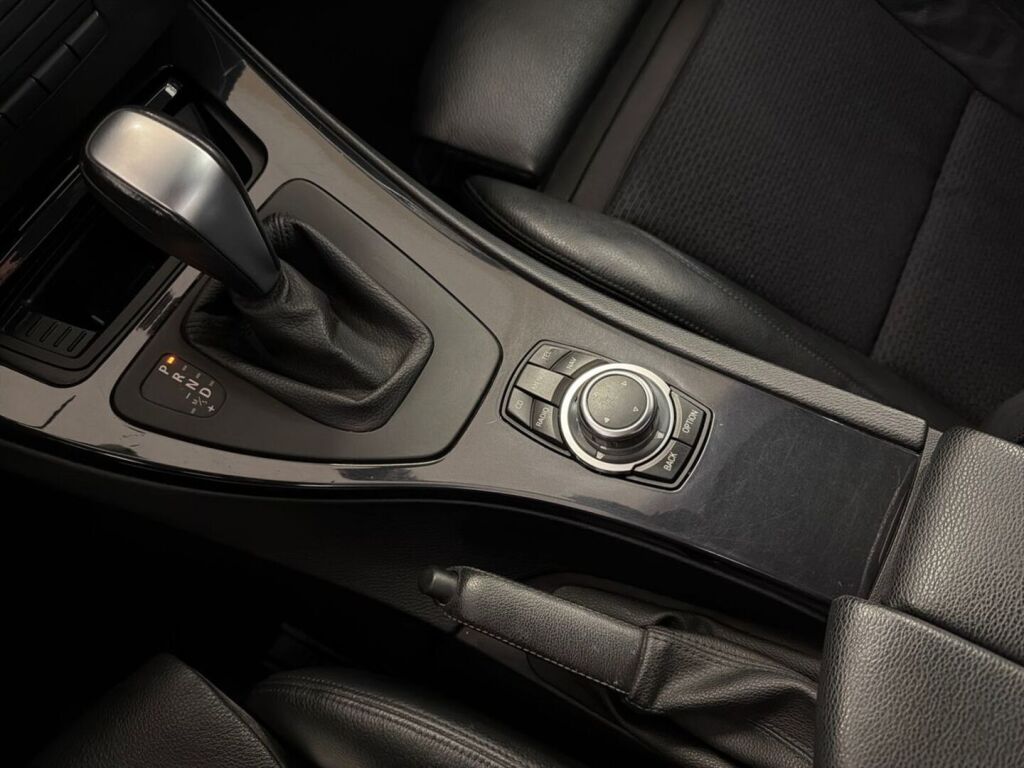BMW 318 2011 Valkoinen