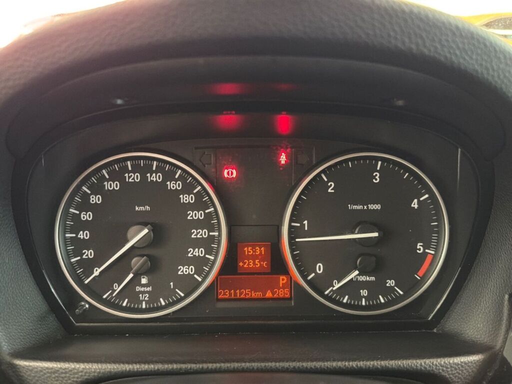 BMW 318 2011 Valkoinen