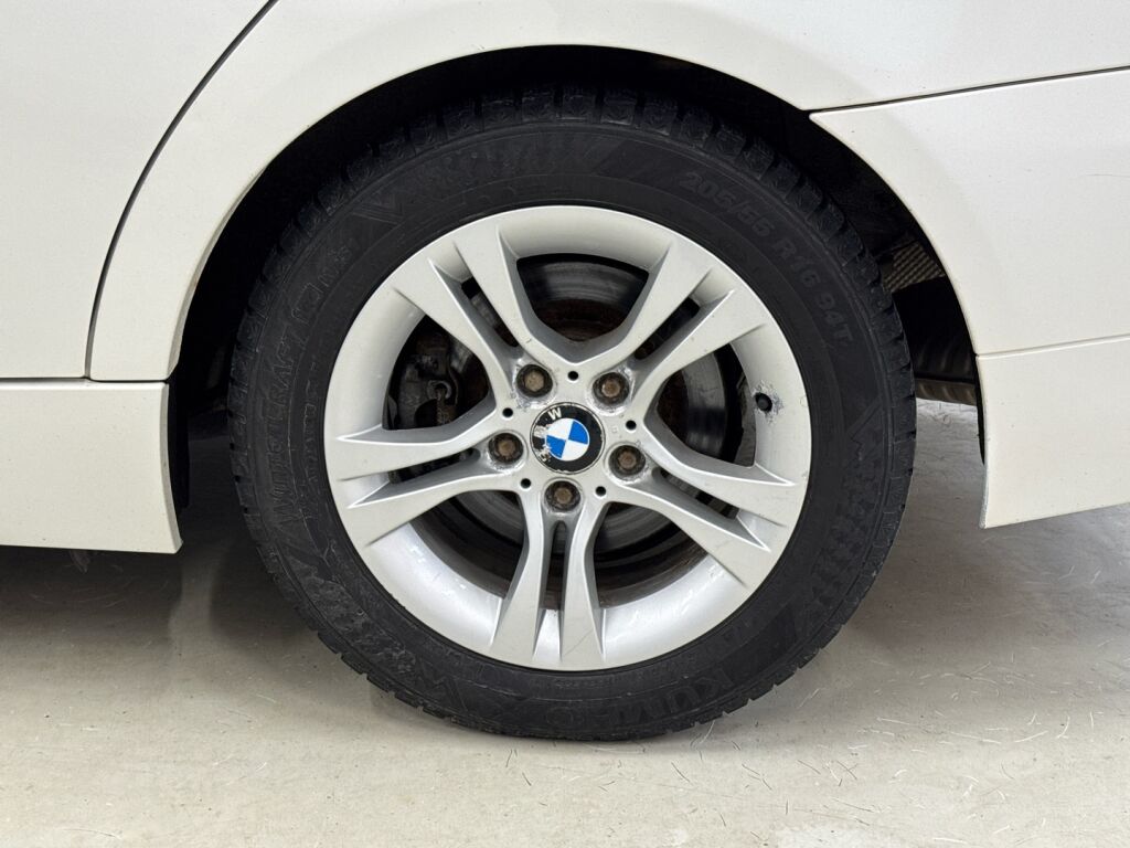 BMW 318 2011 Valkoinen